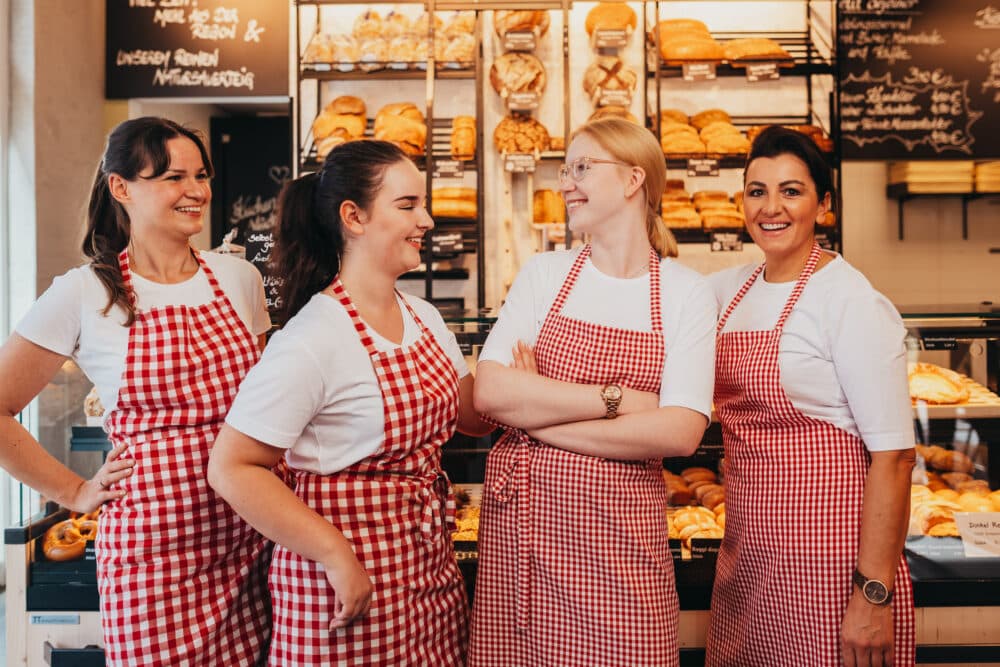 Verkäuferinnen der Bäckerei Kistenpfennig bei der Arbeit in der Filiale