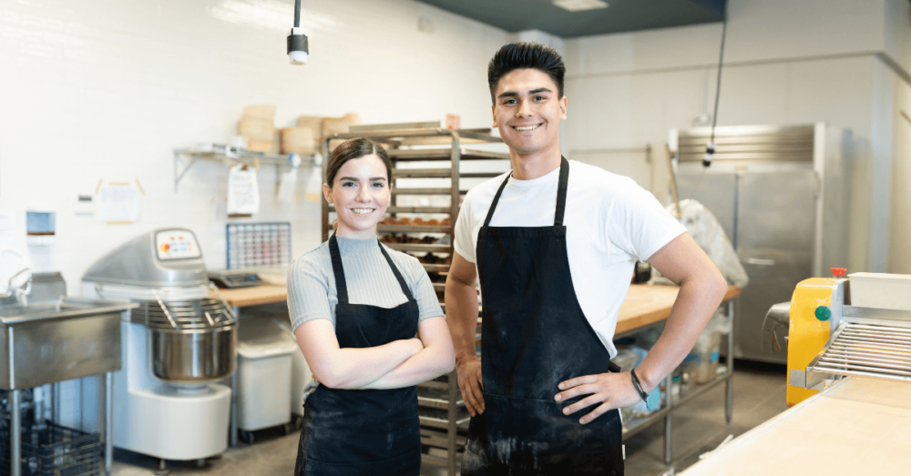 Auszubildender zum Bäcker bei der Bäckerei Riegler in der Backstube
