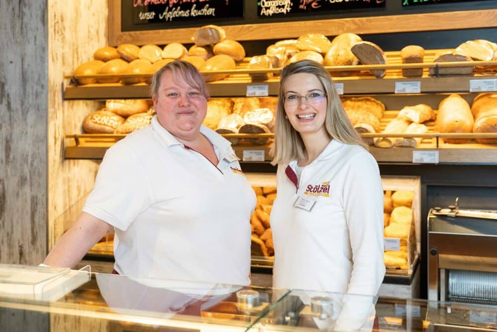 Verkäuferinnen der Bäckerei Stölzel bei der Arbeit in der Filiale
