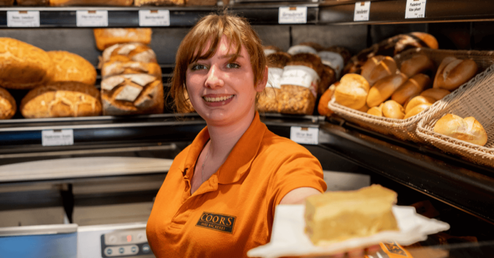 Verkäuferin der Bäckerei Coors in der Filiale in Osnabrück