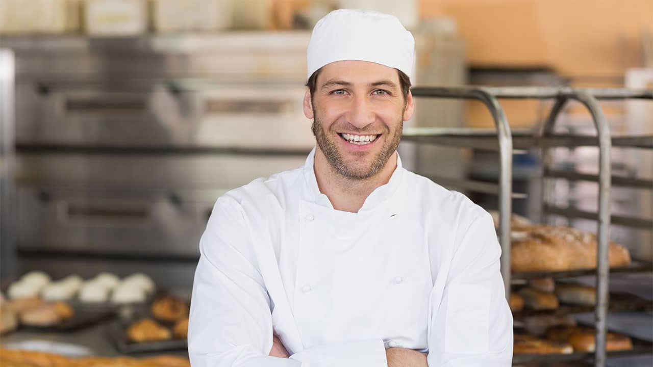 Backer in der Backstube