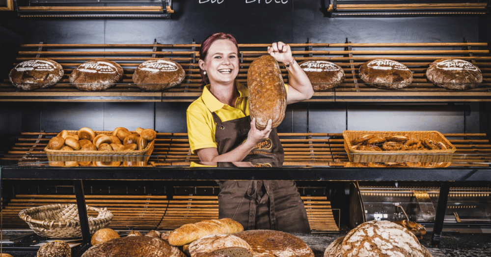 Verkäuferin bei der Bäckerei Pilger in Breitenberg