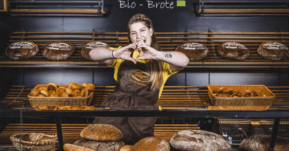 Auszubildene im Verkauf bei der Bäckerei Pilger in Breitenberg