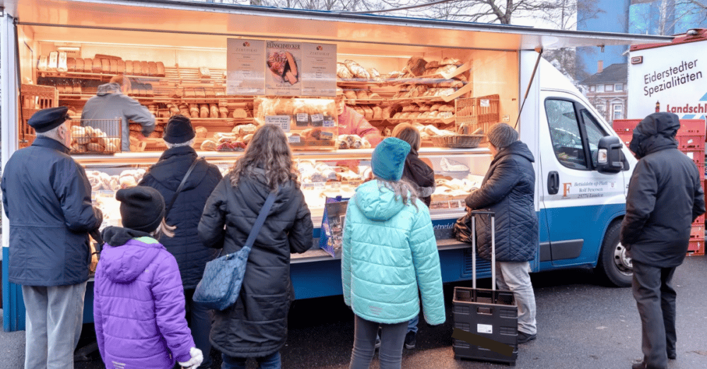 Verkaufsfahrer der Bäckerei Kalle-Bäcker in Marne bei der Arbeit