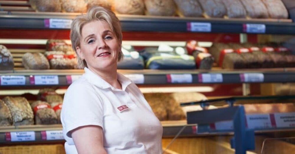 Verkäufer bei der Bäckerei Peters in Sassnitz