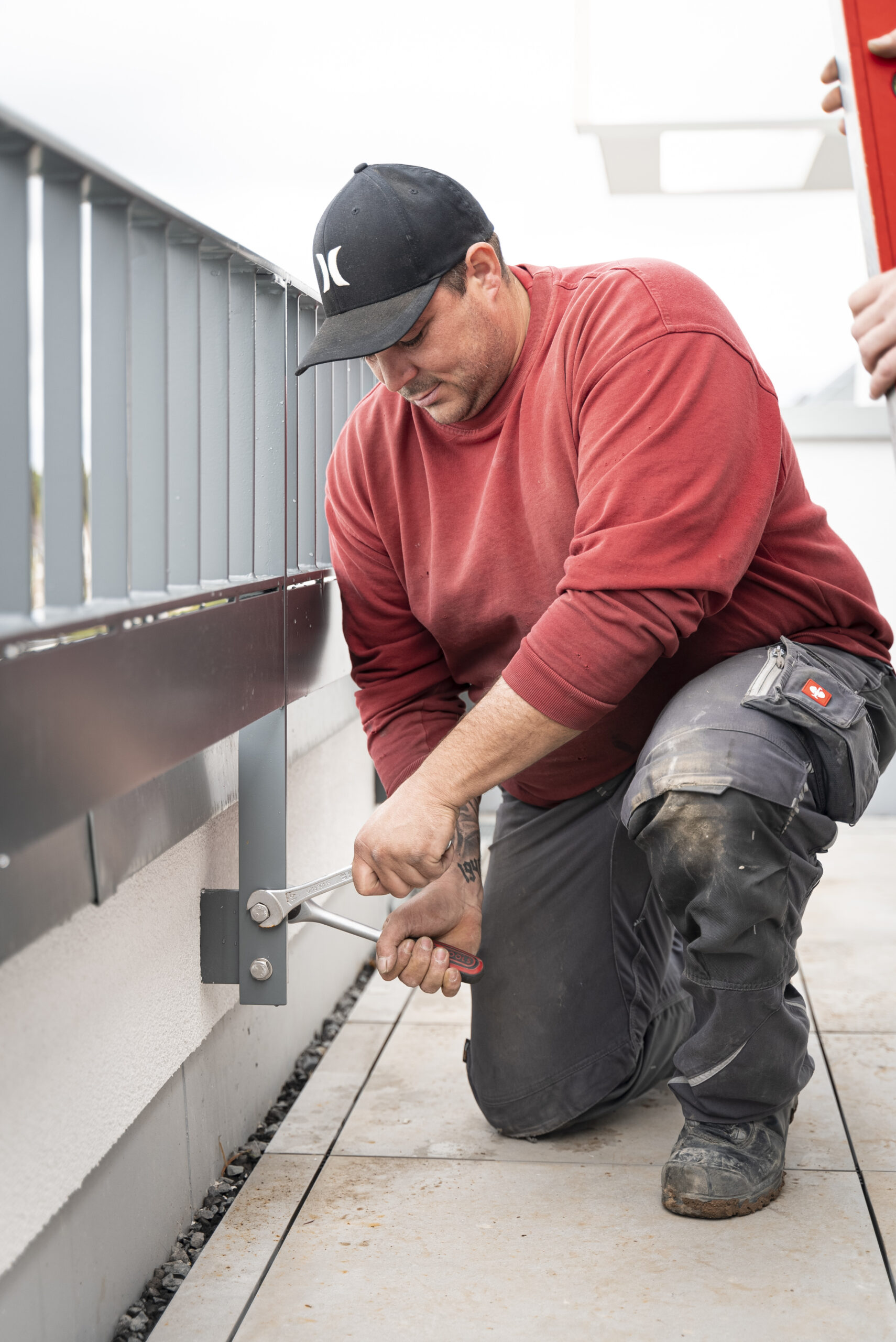 Monteuer der Schlosserei Schliebach bei der Arbeit