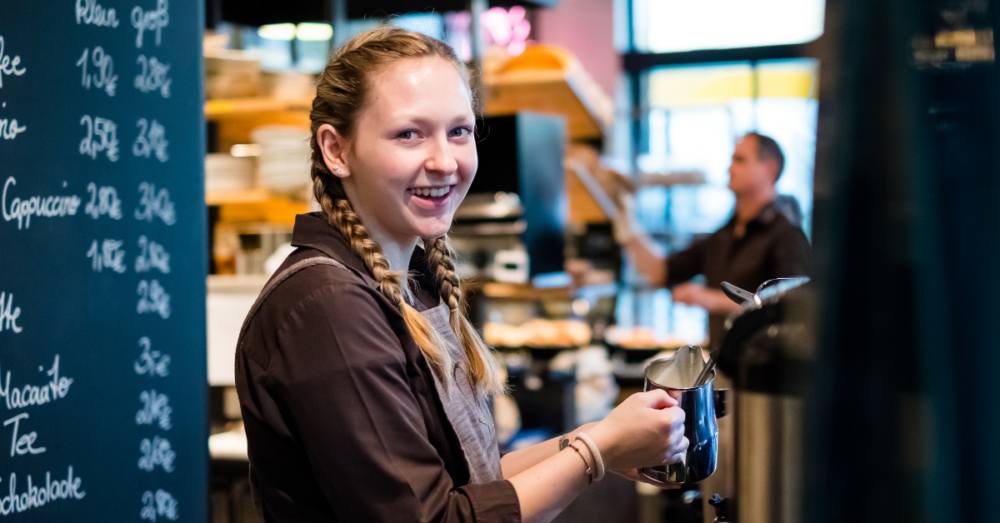 Verkäufer bei der Bäckerei & Konditorei Riedmair in München