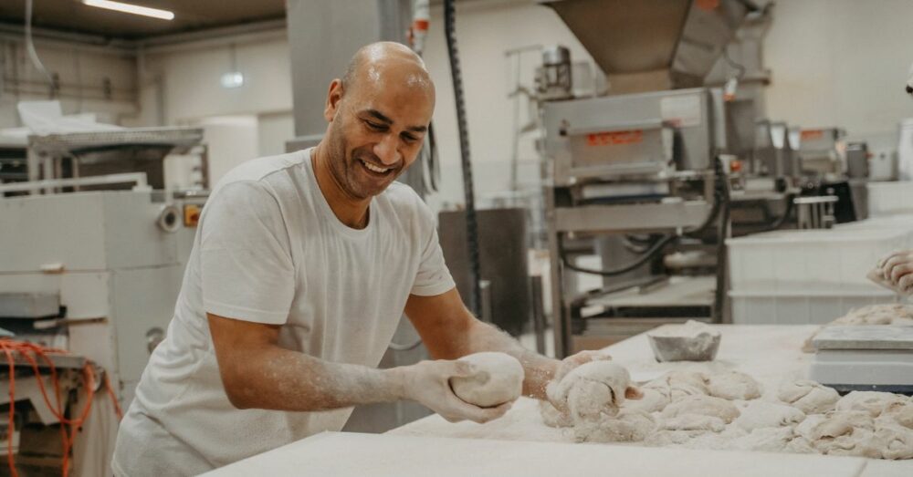 Bäcker bei der Schanzenbäckerei in Hamburg