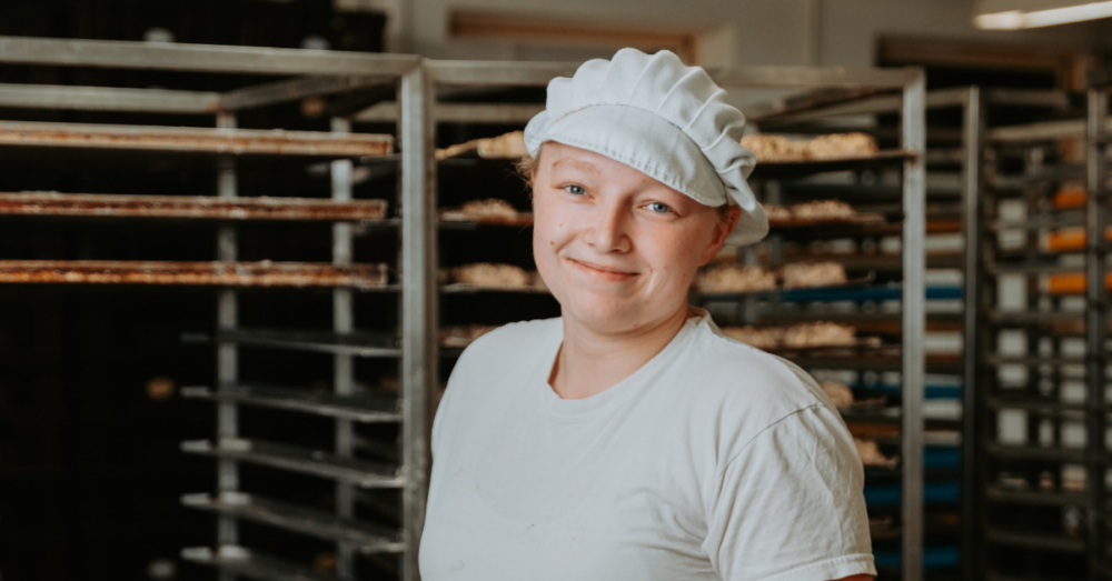 Bäckerin bei der Bäckerei Rotermundt