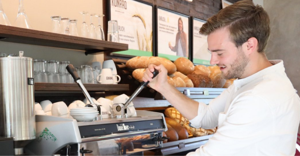 Verkäufer bei KONRAD Bäckerei & Café